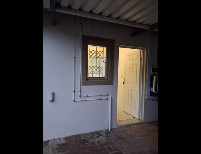 1 BEDROOM STUDIO APARTMENT TO LET IN WESTVILLE